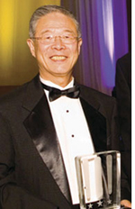 Norden Huang receiving award